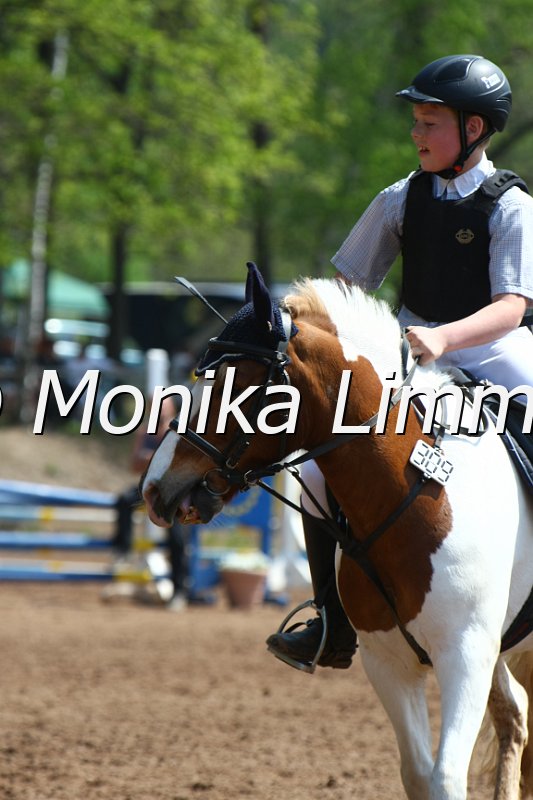 204M2735_Billy_Spring RWB.JPG